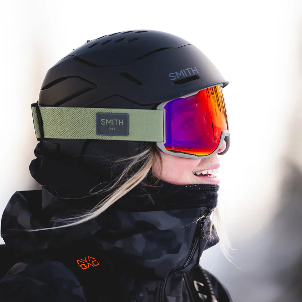 adult snowboard helmet and goggles Smith Vantage 2 MIPS Snow Helmet